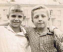 Мои друзья детства: Топорнин Сережа и Куренков Слава. 1960 г. Мои друзья детства: Топорнин Сережа и Куренков Слава. 1960 г.