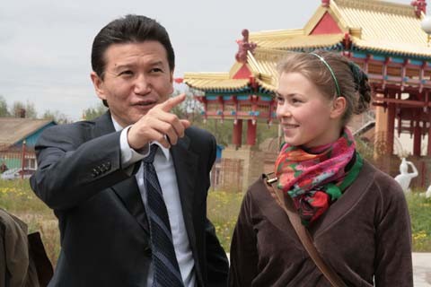 Беседа с Кирсаном Илюмнджиновым – президентом Республики Калмыкия и президентом ФИДЕ. Беседа с Кирсаном Илюмнджиновым – президентом Республики Калмыкия и президентом ФИДЕ.