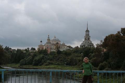 Торжок. Новоторжский Борисоглебский монастырь. Вид с моста через реку Тверцу.