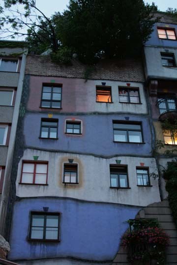 Вена. Дом Хундертвассера (Hundertwasser-KrawinaHaus). Вена. Дом Хундертвассера (Hundertwasser-KrawinaHaus).