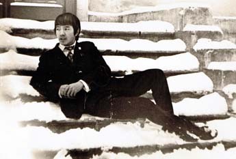 На лестнице кафедры рисунка в храме Николы в Звонарях. 1971 год На лестнице кафедры рисунка в храме Николы в Звонарях. 1971 год
